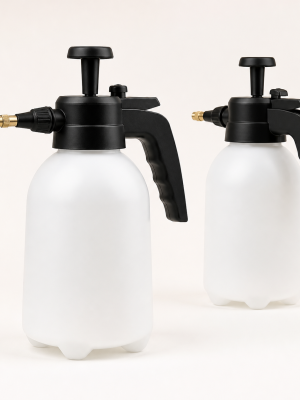 One-litre pump pressure sprayer bottles with adjustable nozzles