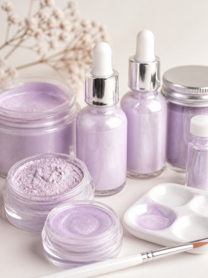 Soft lilac pearlescent edible colour in powder liquid and paste formats